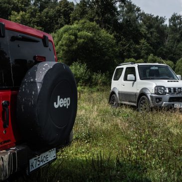 Сравнение Suzuki Jimny и Jeep Wrangler на бездорожье